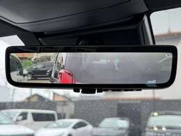 【デジタルミラー】デジタルインナーミラーを装備しております！！後方の視界が広がり安全性が向上しております！！！夜間でも、しっかりと映像が見られるようになっておりますので、重宝される装備の一つですね！！