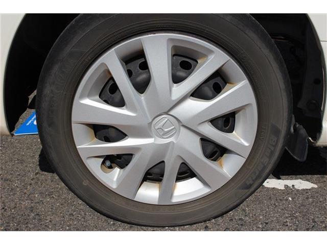 タイヤ残り溝が1.6mmになる目安として「スリップサイン」が設けられています。この車はまだまだ残っておりますので、安心してお乗り頂けます！