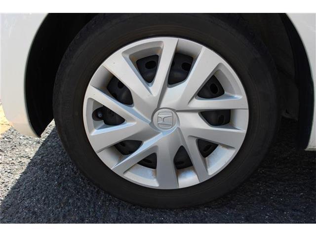 タイヤ残り溝が1.6mmになる目安として「スリップサイン」が設けられています。この車はまだまだ残っておりますので、安心してお乗り頂けます！