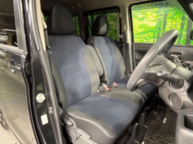 運転席シート廻りは使用感も少なく、良好な状態となっています。丁寧に使われていたことがよくわかりますね。