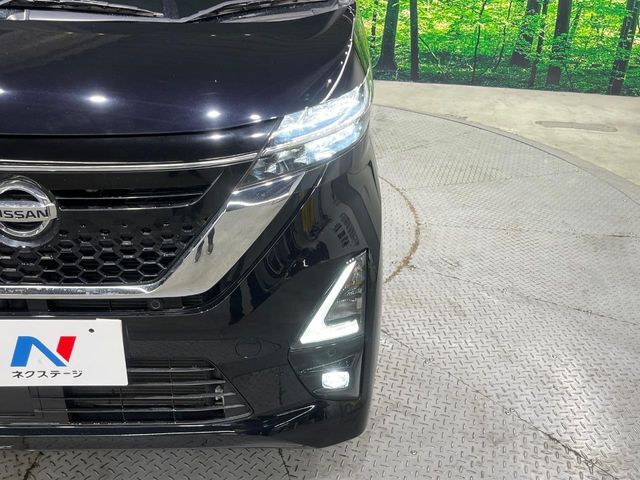 【LEDヘッドライト】悪天候や夜間走行時も良好な視界を確保し安心して運転できる高輝度LEDヘッドライトを装備！点灯速度が早く、消費電力も抑えられています。