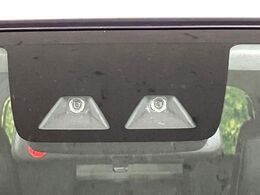 【スマートアシスト】走行中に前方の車両等を認識し、衝突しそうな時は警報とブレーキで衝突回避と被害軽減をアシスト。より安全にドライブをお楽しみいただけます。