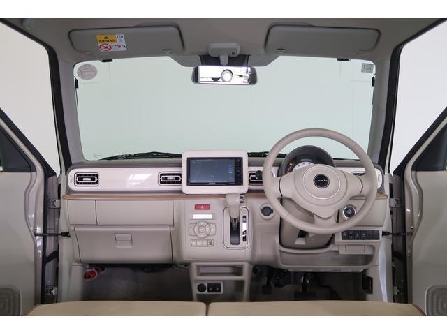 【インテリア】木目調のナチュラルなインパネがカフェテーブルのようでおしゃれ♪可愛らしくも落ち着いた空間でドライブを楽しめますよ！インパネシフトで足元広々♪