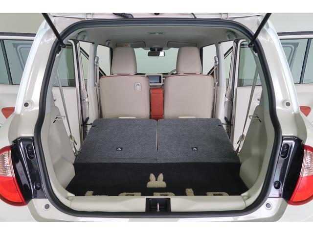 【ラゲッジ】後席は肩部のレバーで簡単に前倒しができて、大きな荷物やたくさん荷物を載せたいときも素早くラゲッジスペースを広くすることができちゃいます♪