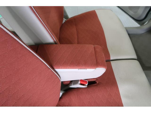 【収納】運転席アームレストは実は収納ボックスになっています♪小物収納に◎