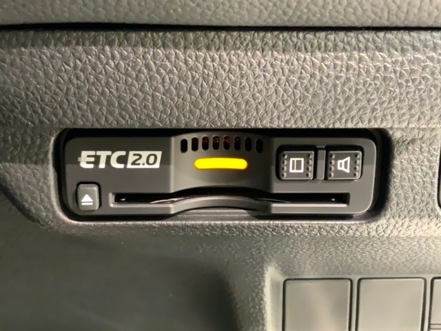 いまや快適なカーライフに欠かせないETCが付いています。
