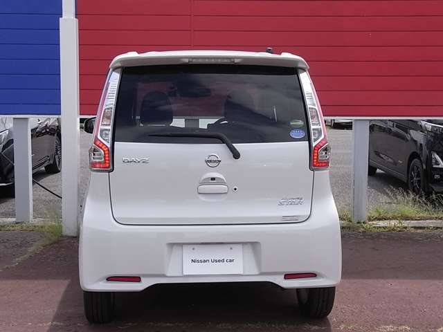 寒冷地仕様で、運転席ヒーター付シート、ヒーター付ドアミラーなども装備！寒い時期もドライブも快適ですね(^^)/ボディカラーは人気のホワイトパールです！