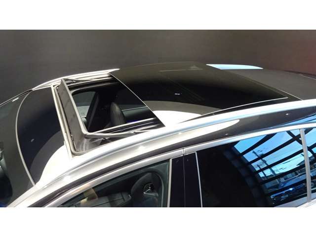 ここまでの新車おろしたてと変わらない安心をご提供できるのも、サーティファイドカーが、正規販売店での徹底したチェックと整備を経て、独自の厳しい基準をクリアした車であるからこそなのです。