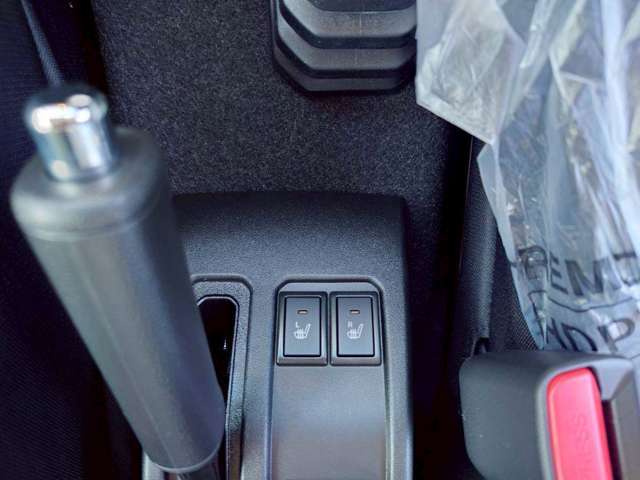 ≪運転席・助手席シートヒーター≫　寒い日でもシートが暖かいです（＾＾♪