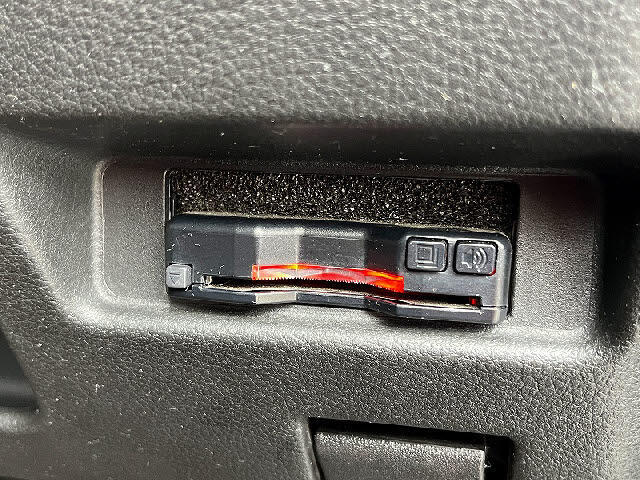 内装はルームクリーニング（室内清掃）後の納車となります♪♪　　プロスタッフがまごころ込めて仕上げます！！