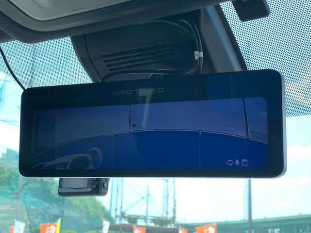 車もネットで探すのが当たり前になってきました。とは言っても、やっぱり見ずに買うのは少し不安。。。と、思われる方には精一杯のお伝の方法としてビデオ通話等、オンライン商談も対応しております！