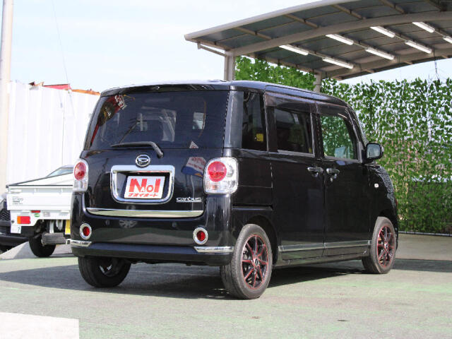 当店(下妻店)の特徴2　★板金工場併設店の為　車両1台1台綺麗に磨いており中古車でも艶引けや傷だらけという事はありません★