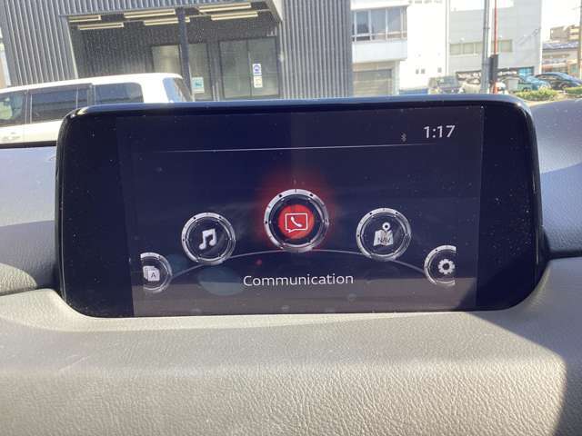 車をコミュニケーションツールにする、マツダのコネクティビティシステム「MAZDAコネクト」ハンズフリー通話等の機能を備えています♪