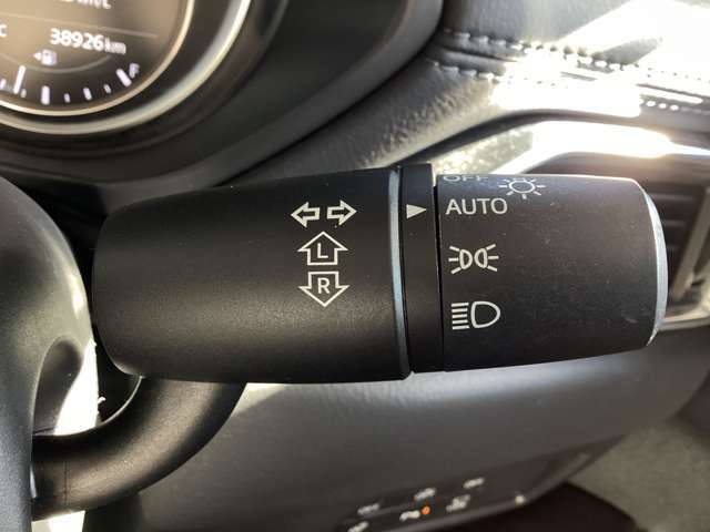 オートライトシステム　車外の明るさを感知し、自動でヘッドライトのON，OFFをコントロールします