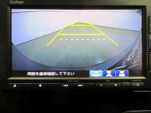 バックギアに入れるだけで自動でリヤカメラに切り替わります！車庫入れやバックが苦手な方にオススメ！カラーで鮮明に見えるので頼りになりますよ。