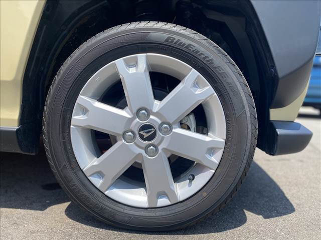 【15インチホイール】グレードの高い車でないとついていることの少ないものです。見た目にも高級感が出ますし、何より装備されているほうがおしゃれです♪