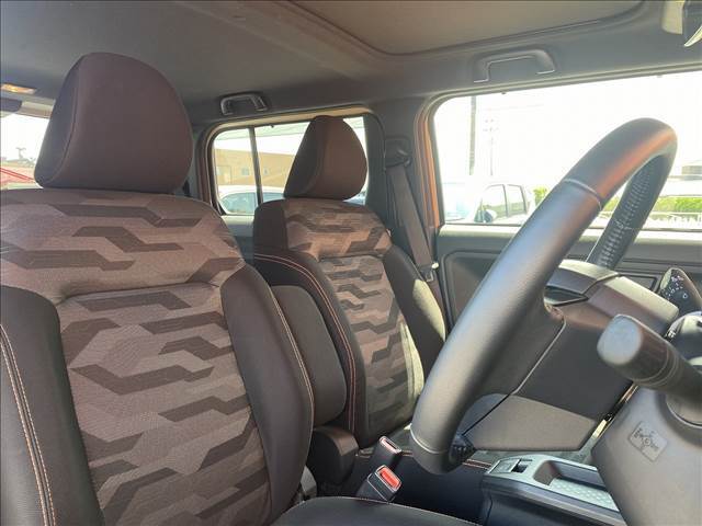 運転席シートは使用感が少なく、良好な状態になっております。前オーナーが綺麗に使っていたのがわかりますね。