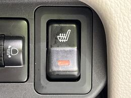 【シートヒーター】寒い日に重宝するシートヒーター！エアコンより早く温まってくれるので寒がりの人も安心ですね♪エアコンの温風は乾燥するから苦手、という方にもをおすすめです。