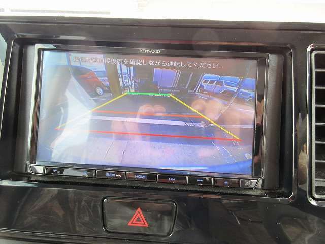 バックカメラで駐車も安心です♪