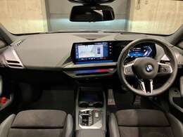 ☆センターパネルを運転席側に僅かに傾けたBMW独特のインパネ☆【駆け抜ける歓び】はここからもスタートしております☆