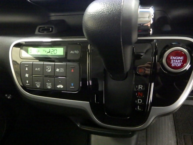 オートエアコンタイプなので細かい操作なしで快適温度に調整してくれます。季節の変わり目のわずらわしさはありませんね♪