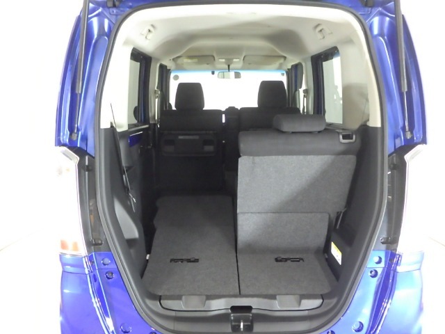 荷物によって片側のみシートを倒して使うことも出来ます！