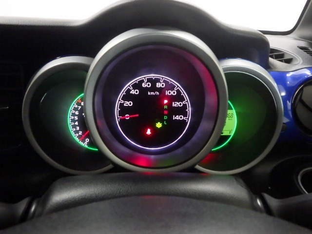 メーターも見易いレイアウトなので安心ドライブをサポートします☆