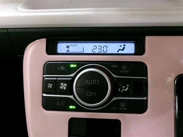 オートエアコンで年中快適にドライブを楽しめます！