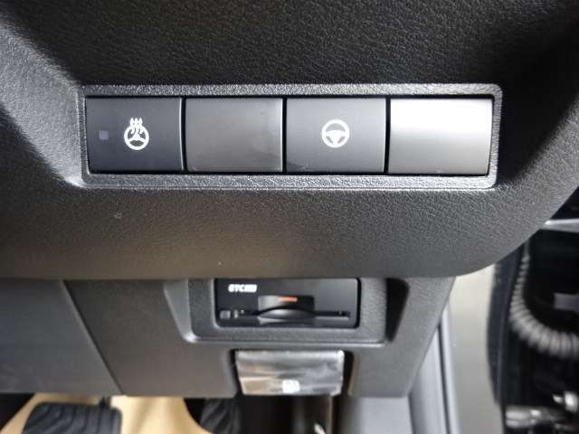 高速道路必須アイテムのETC装備です。最近はスマートインターチェンジも増えてきたので便利ですね。