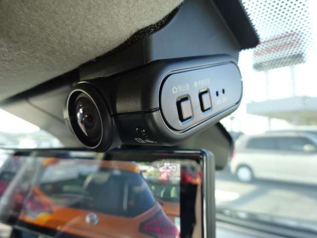 【ドラレコ】最近の装着率の高いドライブレコーダー装備です。万が一の時の証明やアオリ運転の抑制効果もありますね。
