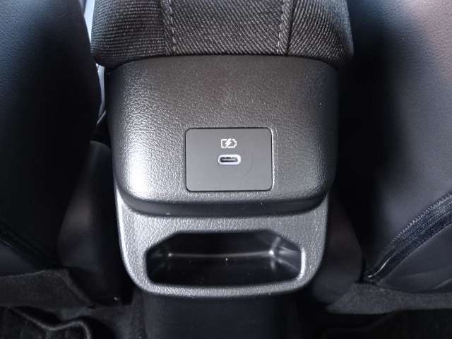 後部座席用USB電源Cタイプ