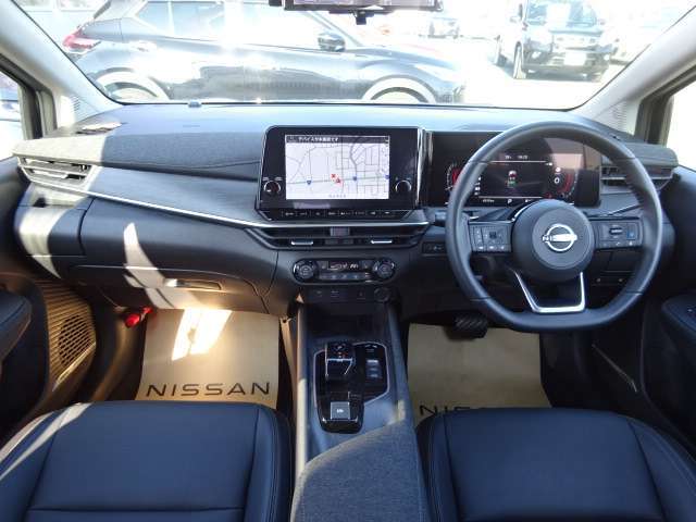 室内はハンドル周りからシート、床に至るまで、エンジンルームやボディももちろん隅々まで専門スタッフが一生懸命クリーニングし磨き上げています！綺麗なクルマで快適なドライブを！