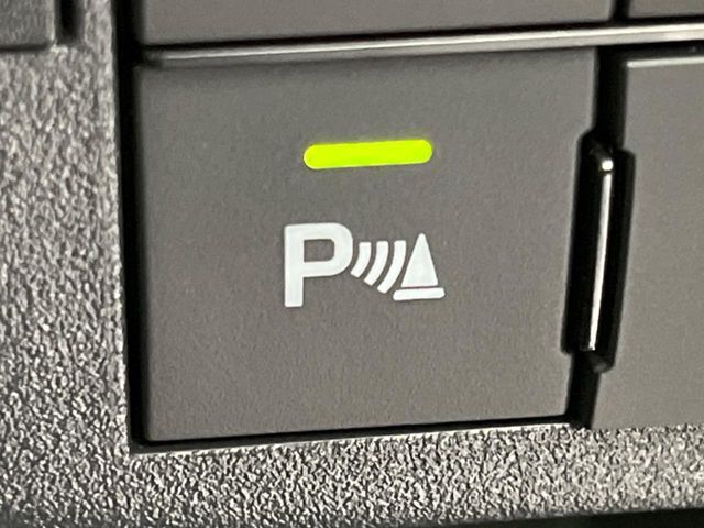 【クリアランスソナー】バンパーに付いたセンサーが障害物を検知！一定の距離に近づくとアラートで教えてくれます♪狭い駐車スペースや車庫入れ時も安心ですね☆