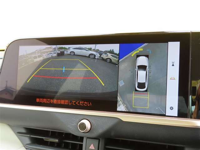 バックカメラの他に上から見下ろしたような画像が見れるアラウンド（全方位）モニター。前後左右を把握できる、すごい機能が装備されています！