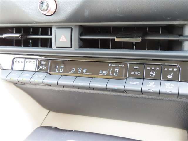 オートエアコンで車内はいつでも快適です♪