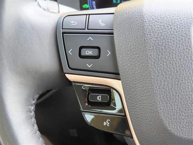 ブルートゥースに接続すれば、スマホに入れている音楽が聞けたり運転中に電話がかかってきてしまった場合もハンドルから電話を取ることができます！