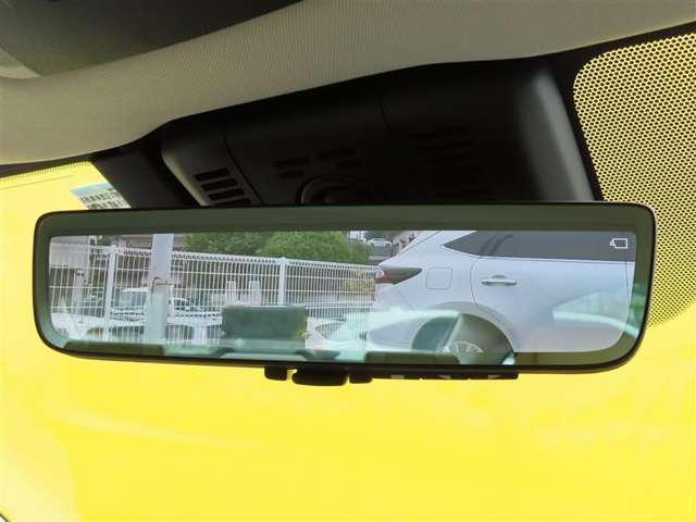 デジタルインナーミラー！バックドアに装着されたカメラにより、荷物をたくさん積んでいても後方が良く見えます！