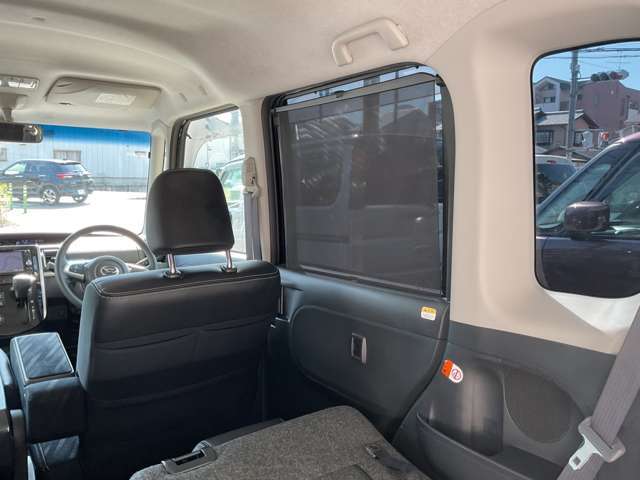 ★サンシェード付き(後部座席、両サイド)★日差しから車内空間を守ります。特にお子様が座る場合は助かる機能だと思います♪