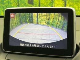 【バックカメラ】駐車時に後方がリアルタイム映像で確認できます。大型商業施設や立体駐車場での駐車時や、夜間のバック時に大活躍！運転スキルに関わらず、今や必須となった装備のひとつです！