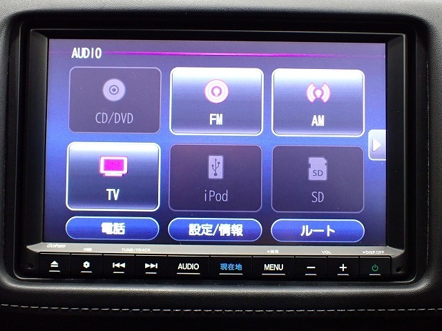 ホンダ純正ナビなのでダッシュボードにスッキリと収まっています。土地勘の無い所でも道に迷わず安心ですね！。AVも色々視聴でるのでドライブも楽しくなりますよ！
