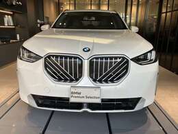 リヤ・ビュー・カメラ搭載！後方障害物、歩行者をコントロールディスプレイ上で確認出来ます。安心、安全に駐車を行うことが可能です！！