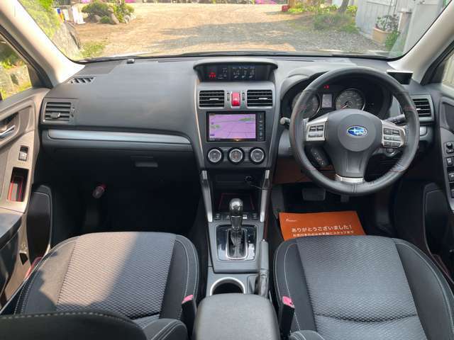車内はペット臭、たばこ臭等もございません。