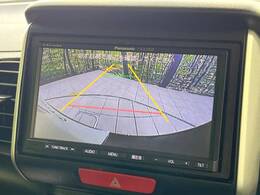 【バックカメラ】駐車時に後方がリアルタイム映像で確認できます。大型商業施設や立体駐車場での駐車時や、夜間のバック時に大活躍！運転スキルに関わらず、今や必須となった装備のひとつです！