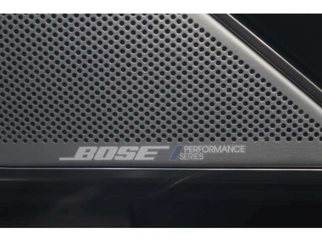 【BOSEサウンド】車種ごとにベストなシステムを用意し、車両の開発段階から音響を突き詰めるBOSE。シート素材の違いによってもセッティングを変更するという、BOSEならではのきめ細やかな音響です。
