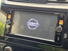 【純正ナビ】人気の純正ナビを装備しております。ナビの使いやすさはもちろん、オーディオ機能も充実！キャンプや旅行はもちろん、通勤や買い物など普段のドライブも楽しくなるはず♪