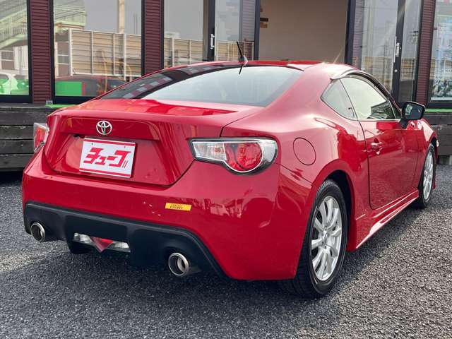 大好評のボディコーティング「ウルトラストロングコート」もご納車までに施工可能。レクサス正規販売店でも正式採用のガラスコートです。唯一本物のガラス成分配合でボディを汚れや色褪せから守ります。