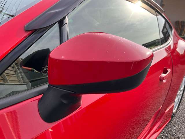 内装はルームクリーニング（室内清掃）後の納車となります♪♪　外装ももちろん磨き後の納車となります！！　プロスタッフがまごころ込めて仕上げます！！
