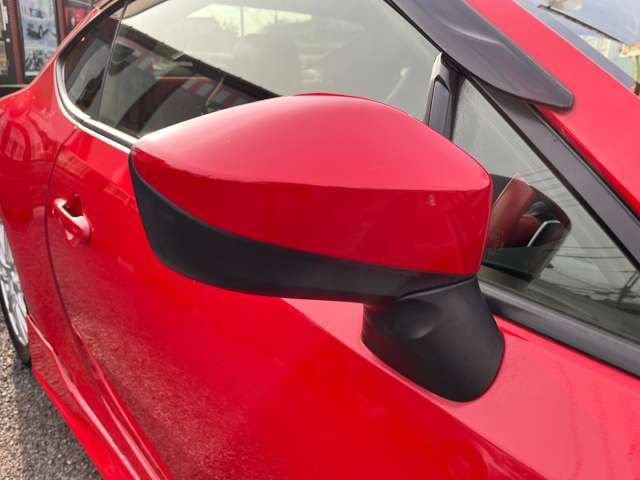内装はルームクリーニング（室内清掃）後の納車となります♪♪　外装ももちろん磨き後の納車となります！！　プロスタッフがまごころ込めて仕上げます！！