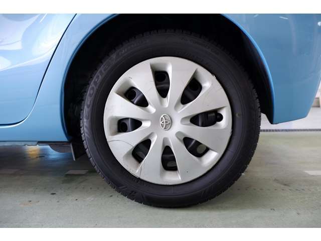 【　純正ホイールカバー　】左後　純正15インチホイールカバー！各メーカー社外ホイールやスタッドレスタイヤの販売も承ります♪　◆ホイールにキズ有
