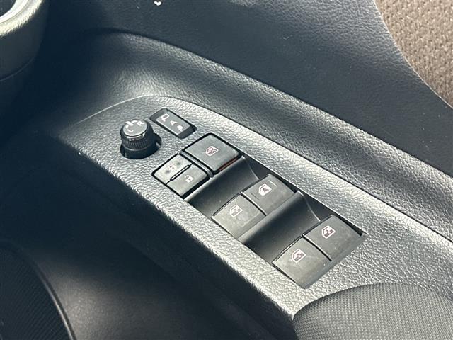 【窓操作部】軽い力で、窓を開けたり閉めたりすることができます！掲載箇所以外にご希望の写真がございましたら、お気軽にお問い合わせ下さい！メールや郵送でお送りさせていただきます。